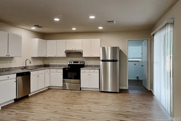 $1,900 | 9603 Silver Crown, San Antonio, TX 78254