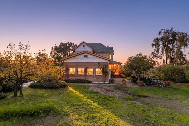 a view of entryway with a front door
