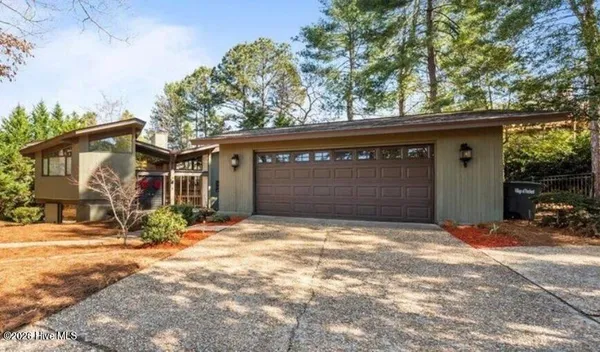 $775,000 | 1 Lake Vista Lane, Pinehurst, NC 28374