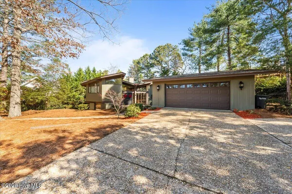 $775,000 | 1 Lake Vista Lane, Pinehurst, NC 28374