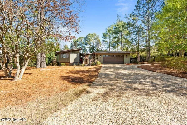 $775,000 | 1 Lake Vista Lane, Pinehurst, NC 28374