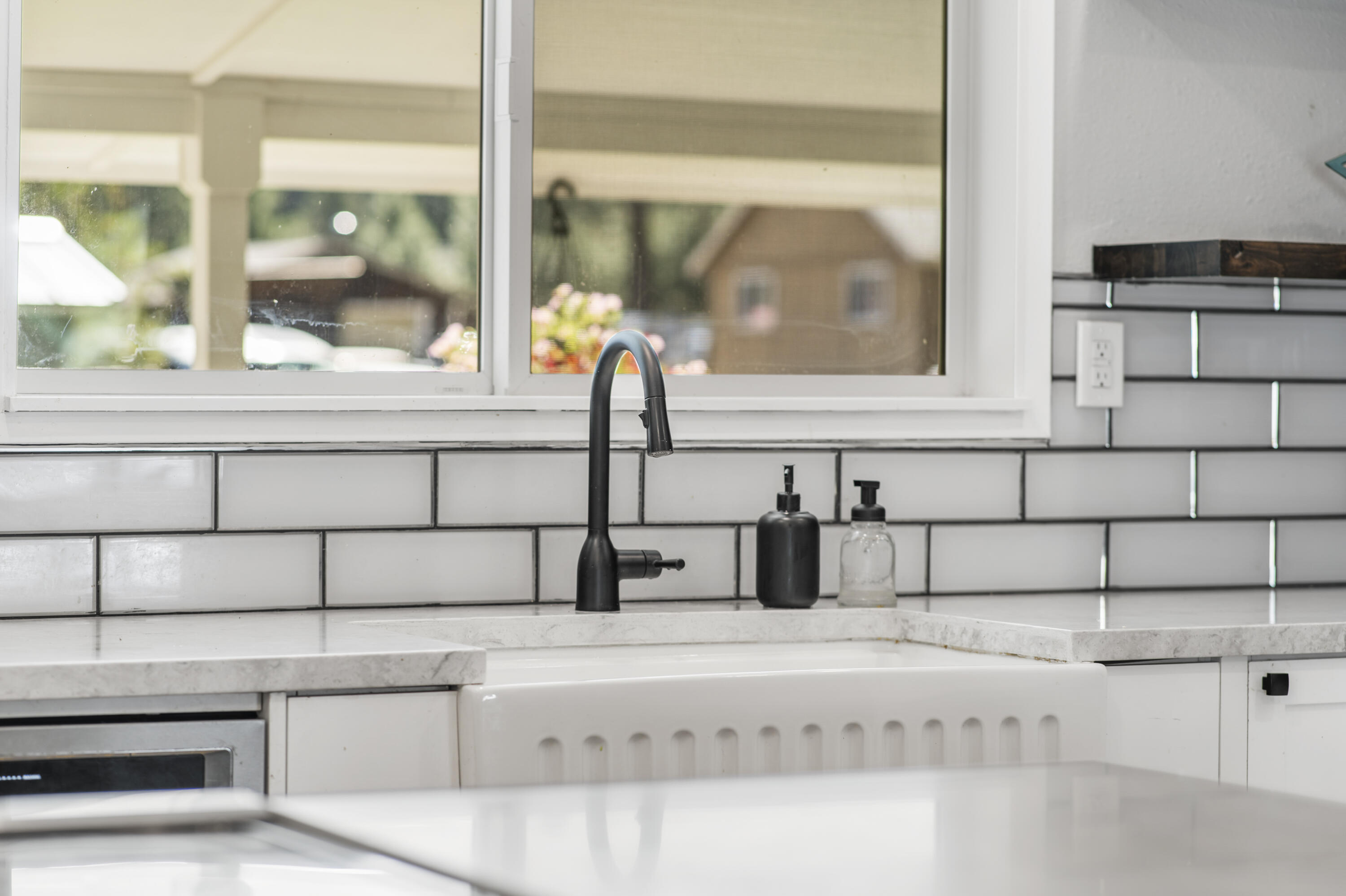 59773 Cheyenne Road Bend, OR 97702 - Photo 12 of 46 17-Kitchen