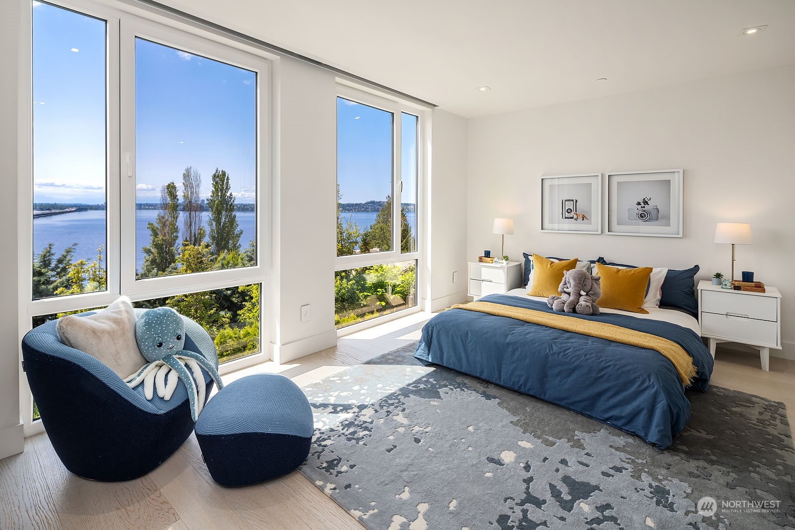 3225 Evergreen Point Road Medina, WA 98039 - Photo 17 of 34 a bedroom with a bed and a couch