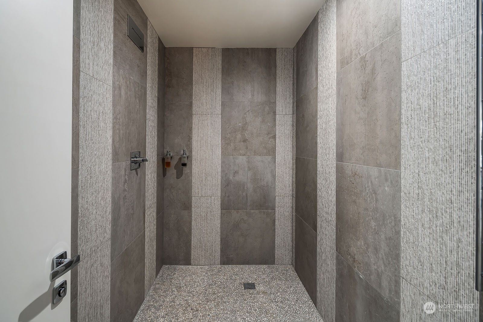 3225 Evergreen Point Road Medina, WA 98039 - Photo 28 of 34 a bathroom with a shower