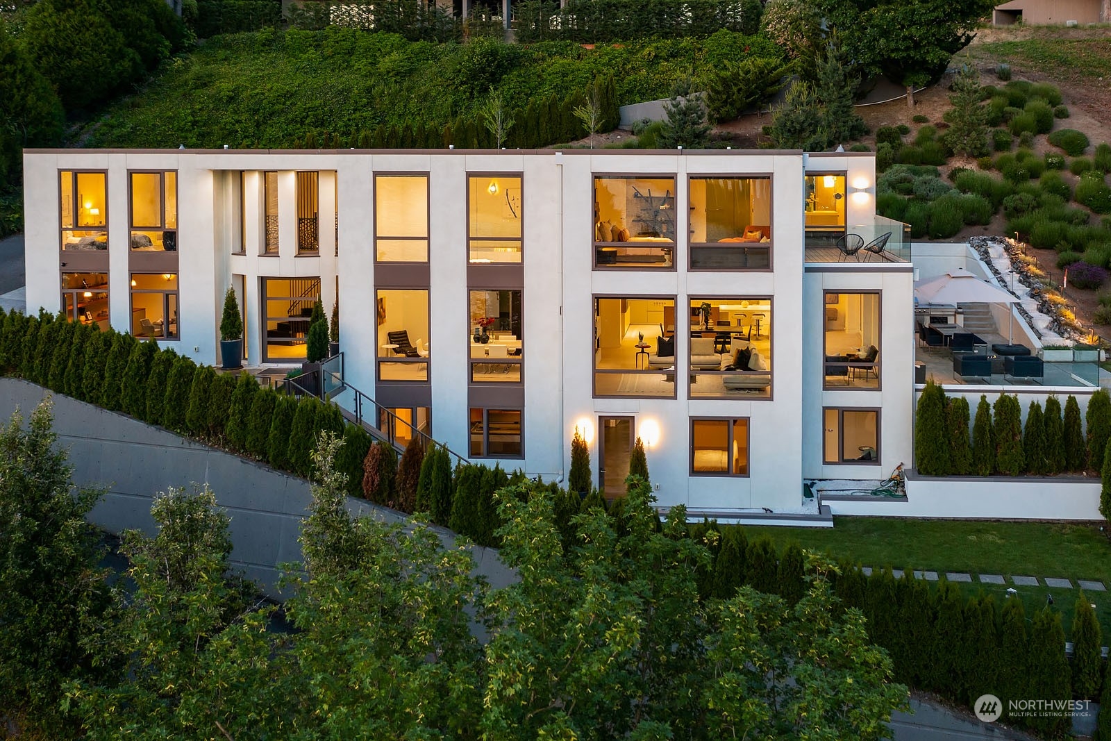 3225 Evergreen Point Road Medina, WA 98039 - Photo 33 of 34 front view of a house with a yard