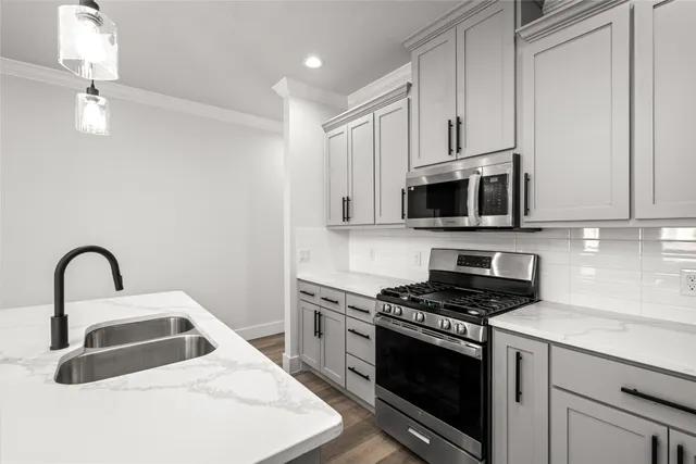 $2,250 | 8056 Meadowbrook Drive, Houston, TX 77017