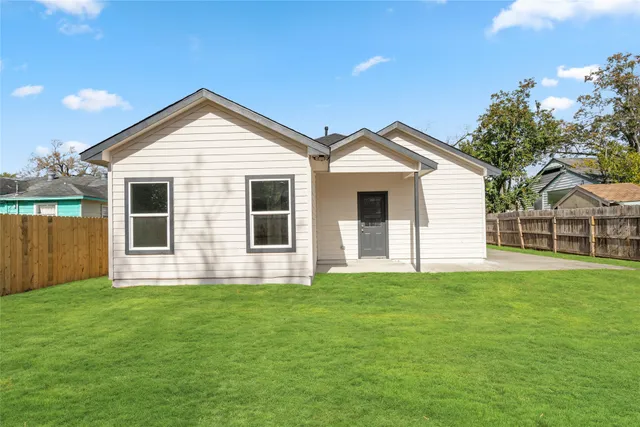 $2,250 | 8056 Meadowbrook Drive, Houston, TX 77017