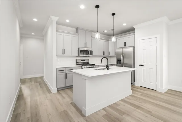 $2,250 | 8056 Meadowbrook Drive, Houston, TX 77017