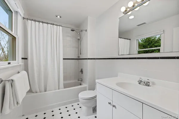 $3,395,000 | 76 Davis Avenue, Rye, NY 10580