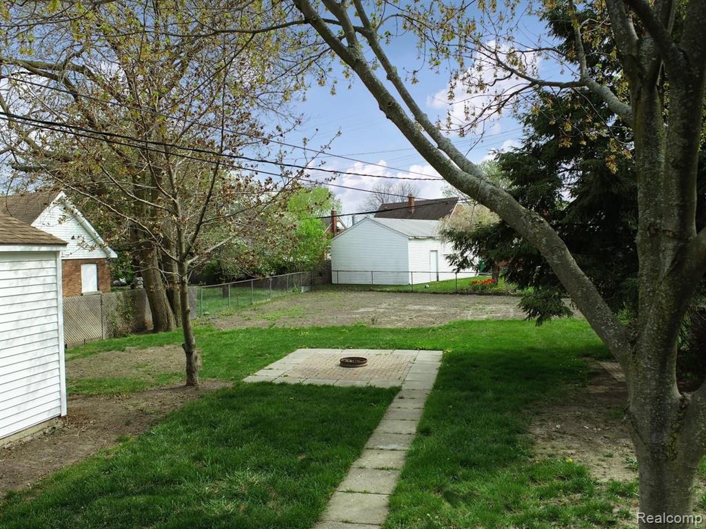 16012 Stephens Eastpointe, MI 48021 - Photo 20 of 33 Gallery Image 20