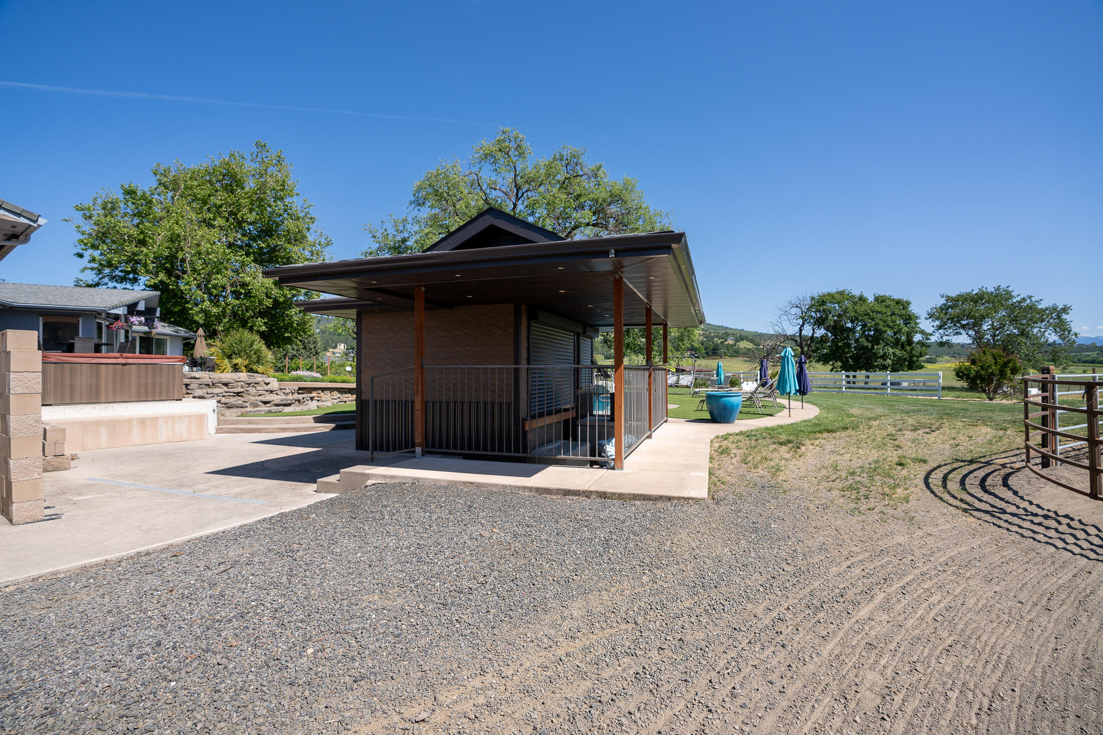 2872 Coker Butte Road Medford, OR 97504 - Photo 45 of 59 044