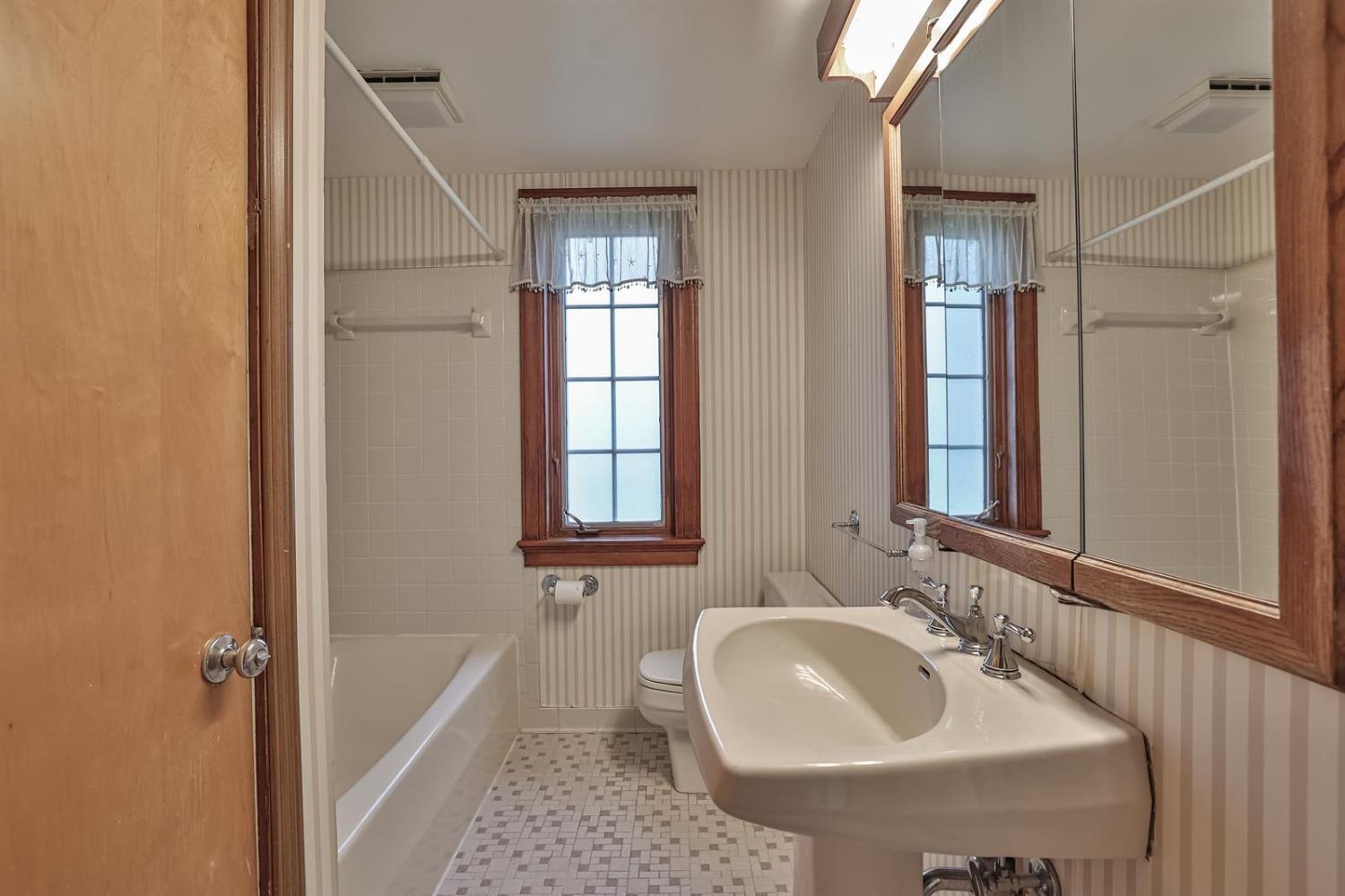 1216 Anderson Ferry Road Cincinnati, OH 45238 - Photo 16 of 33