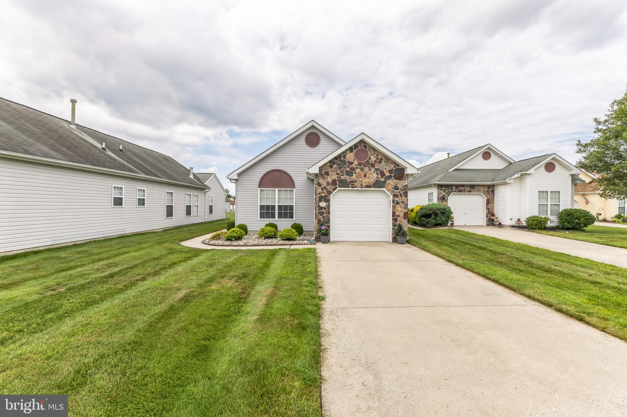 7 Spring Lane Beverly, NJ 08010 - Photo 2 of 32