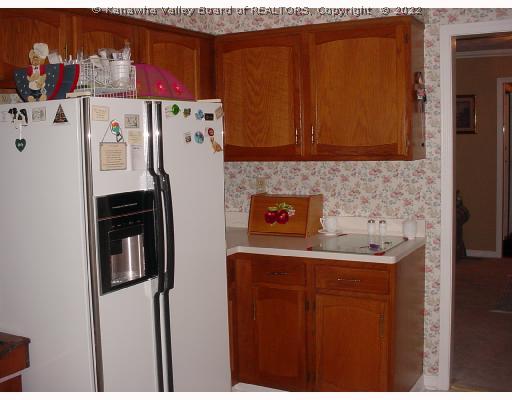 3 Hampton Drive Winfield, WV 25213 - Photo 5 of 8 Kitchen.