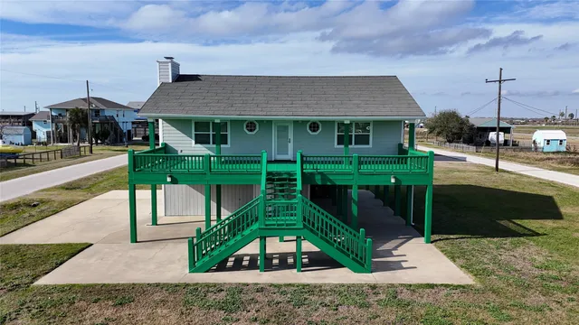 $395,000 | 908 West Lane, Crystal Beach, TX 77650