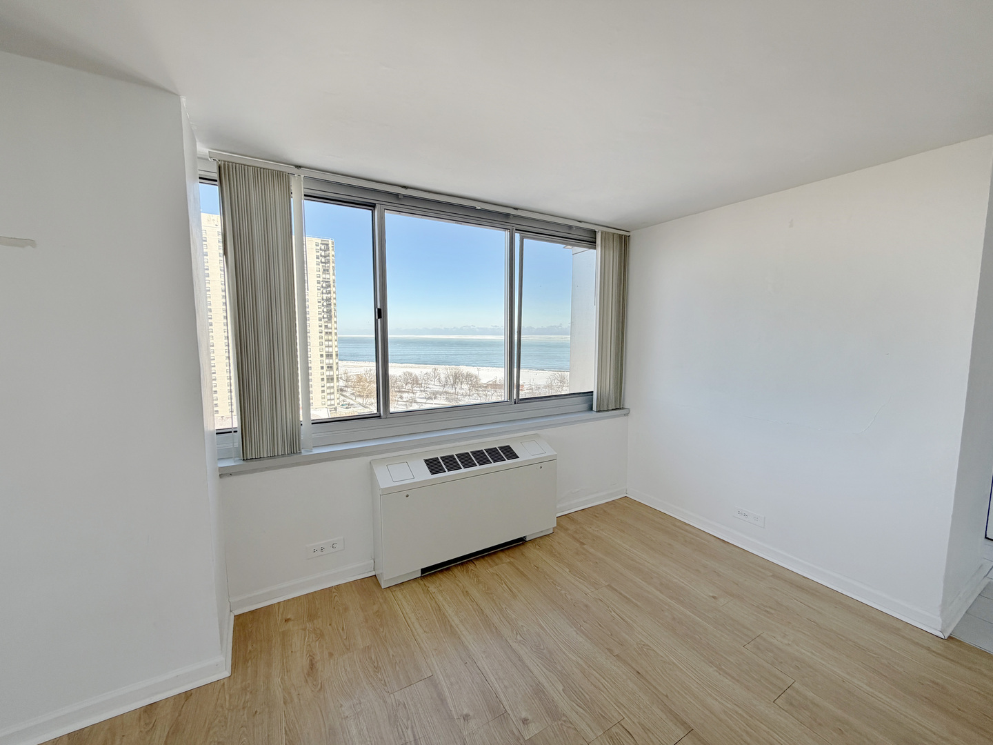 5601 North Sheridan Road, Unit 14E Chicago, IL 60660 - Photo 12 of 16 Gallery Image 12