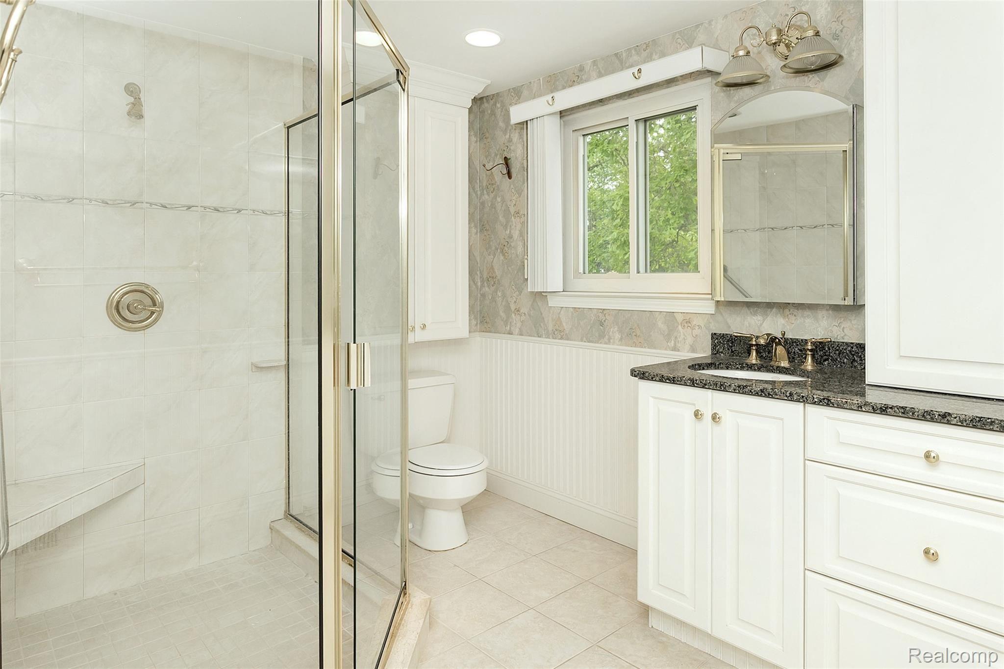 2833 Chancery Court Rochester, MI 48306 - Photo 11 of 38 Updated Master Bath