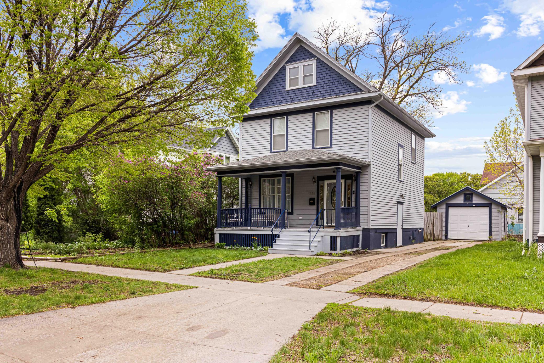 205 14th Street South Fargo, ND 58103 - Photo 4 of 44