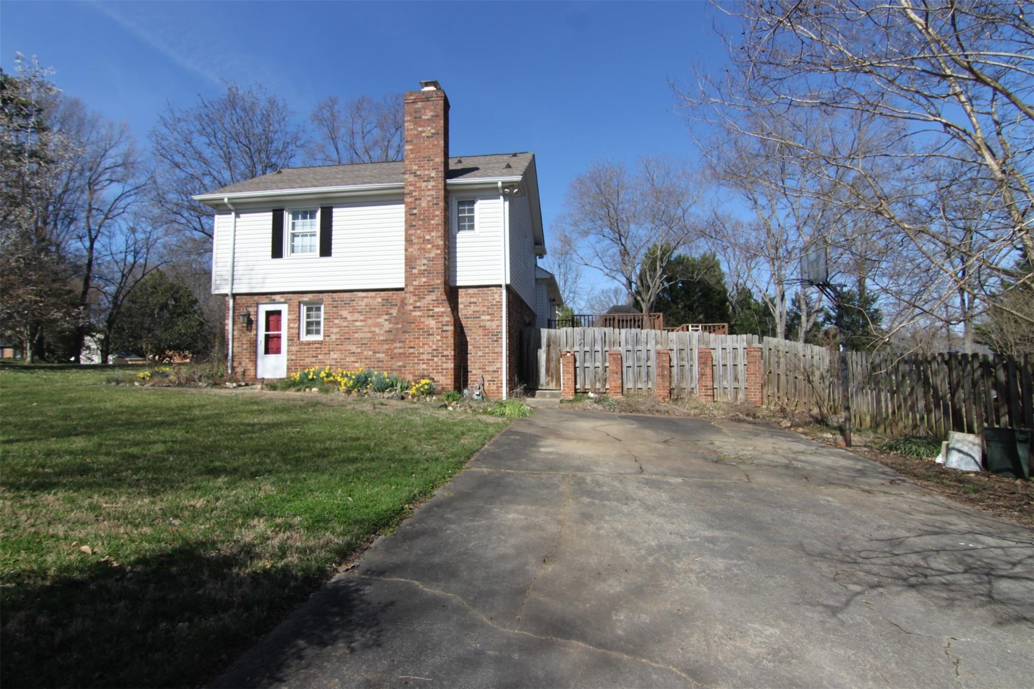 7607 Whistlestop Road Charlotte, NC 28210 - Photo 3 of 47 Gallery Image 3