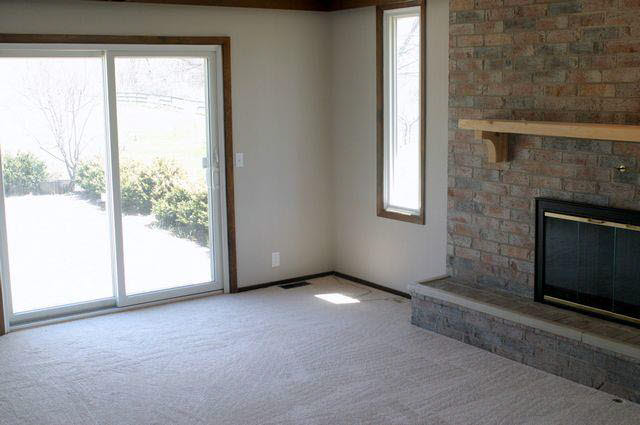 9316 Jackman Road Temperance, MI 48182 - Photo 12 of 20 Family room