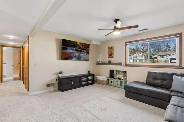 $419,900 | 8584 Pinehurst Alcove, Woodbury, MN 55125