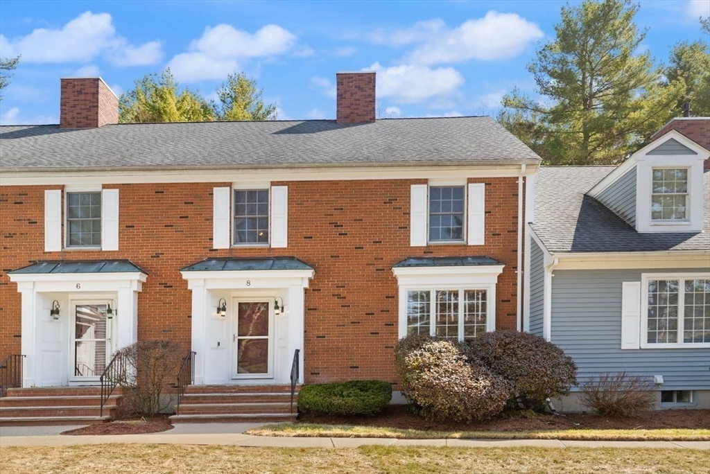 8 Bellingham Court, Unit 92 Middleton, MA 01949 - Photo 3 of 35 a front view of a house