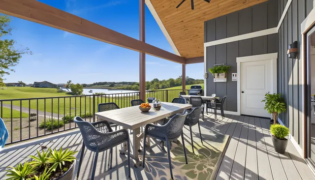 $659,000 | 376 Moon Bay Drive, Kuttawa, KY 42055