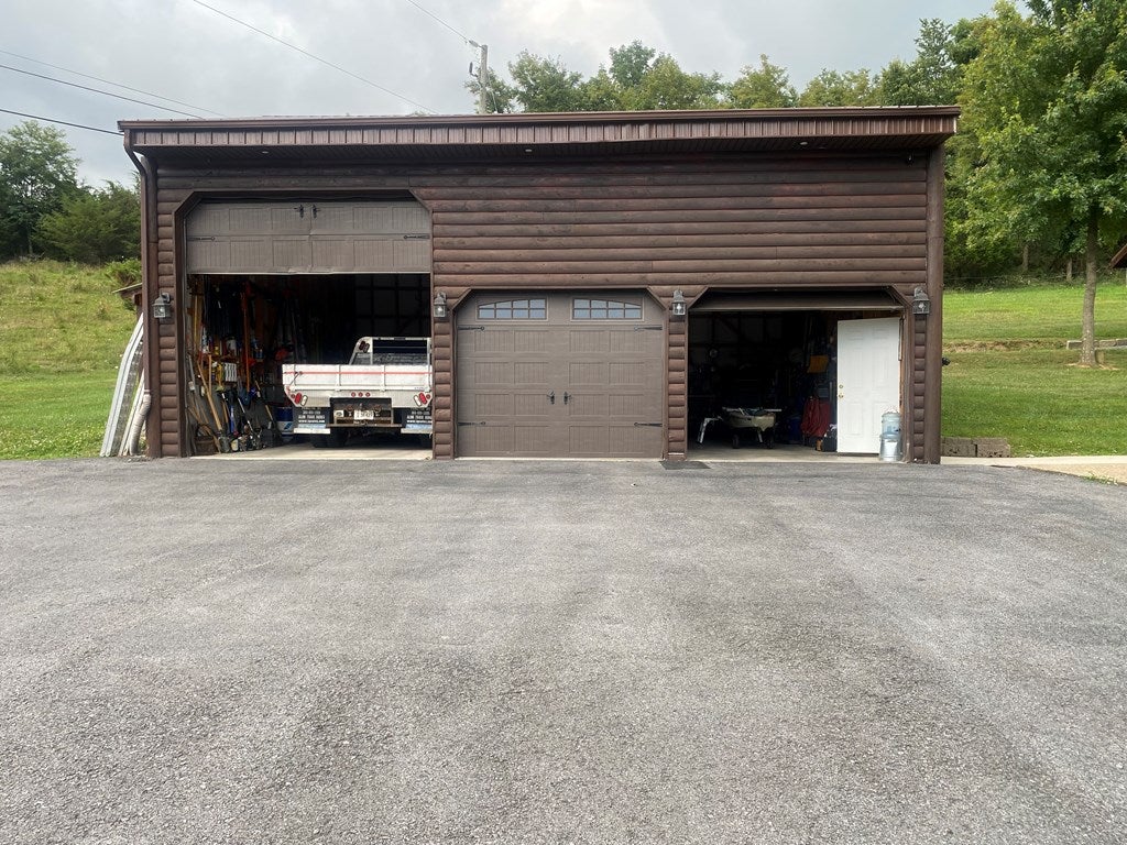 3915 Mountain Road Cedar Bluff, VA 24609 - Photo 3 of 43 Gallery Image 3