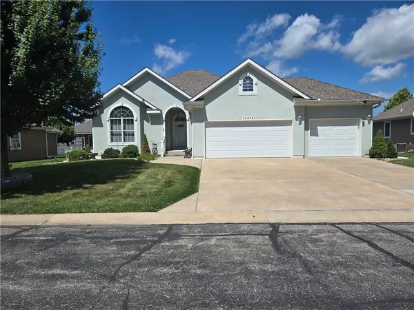 $375,000 | 22604 Vincent Street, Peculiar, MO 64078