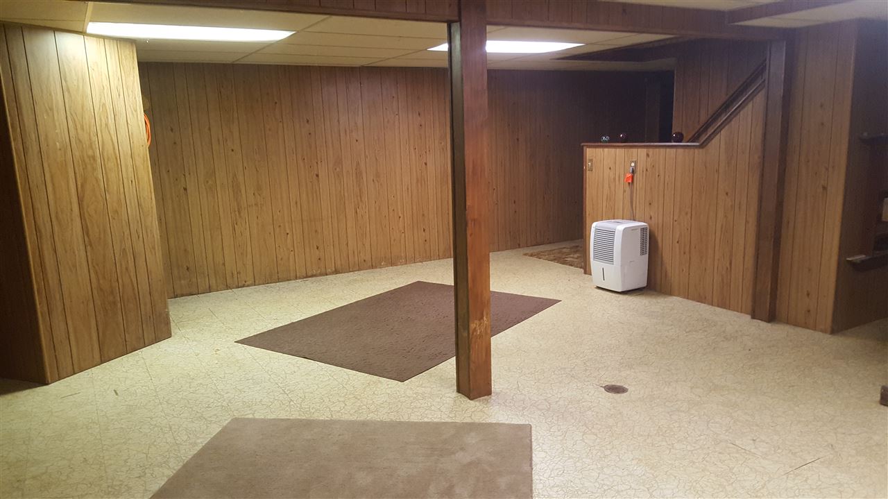 6322 Kelly Road Flushing, MI 48433 - Photo 20 of 31 50012291-19.JPG