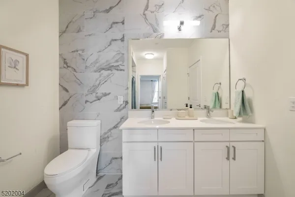 $2,400 | 377 Summerhill Road, Unit JUNR, East Brunswick, NJ 08816