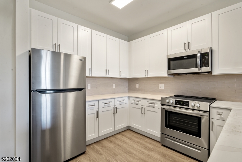 377 Summerhill Road, Unit JUNR East Brunswick, NJ 08816 - Photo 2 of 49