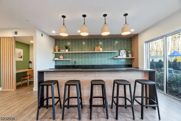 $2,400 | 377 Summerhill Road, Unit JUNR, East Brunswick, NJ 08816