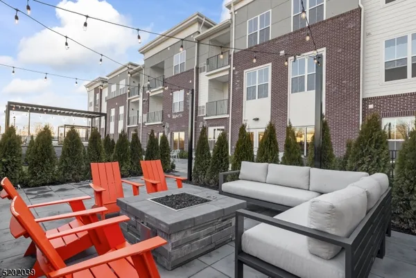 $2,400 | 377 Summerhill Road, Unit JUNR, East Brunswick, NJ 08816