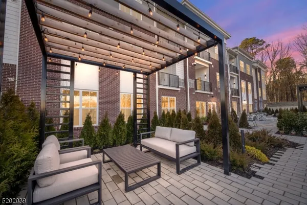 $2,400 | 377 Summerhill Road, Unit JUNR, East Brunswick, NJ 08816