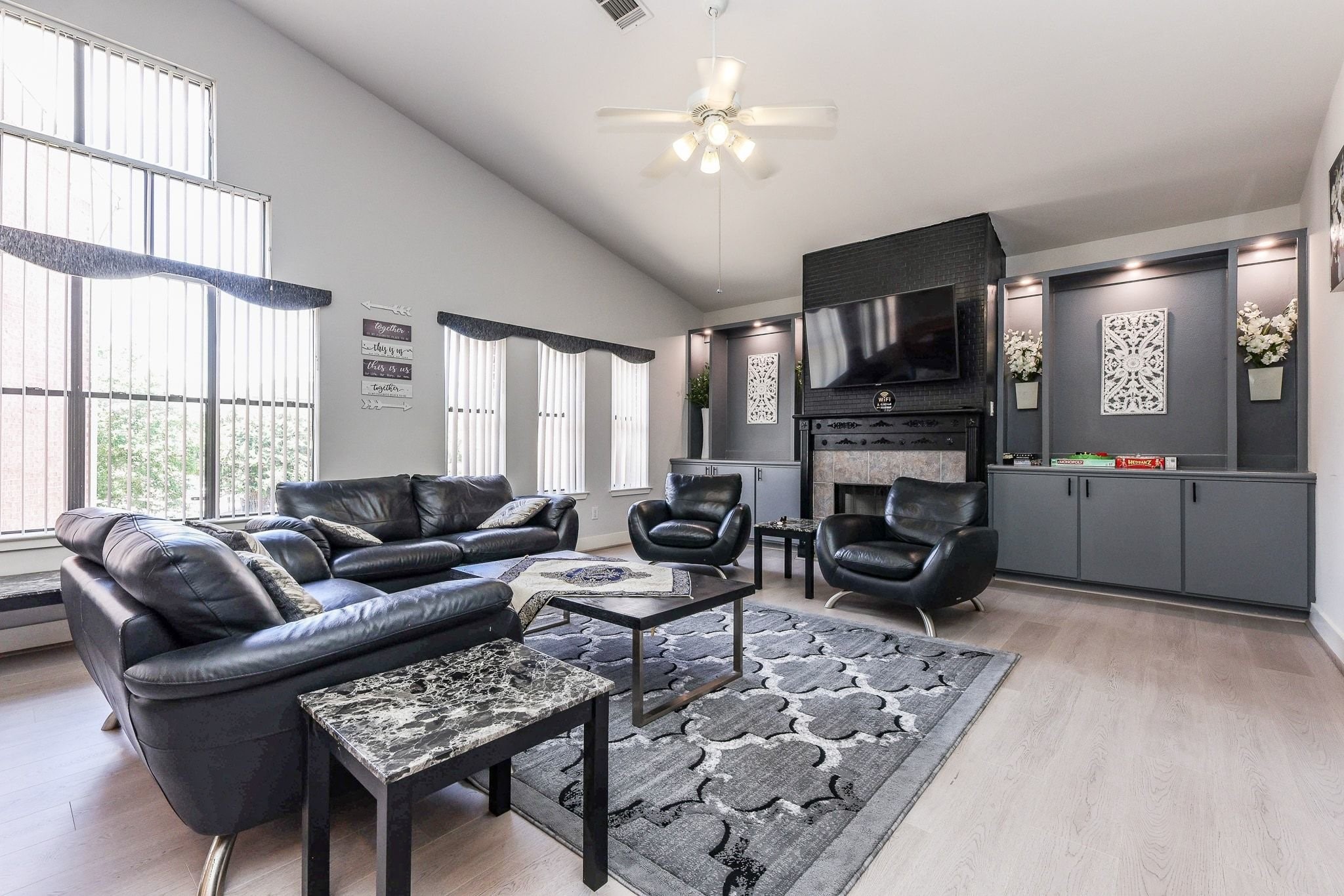 9715 Riddlewood Lane Houston, TX 77025 - Photo 13 of 33