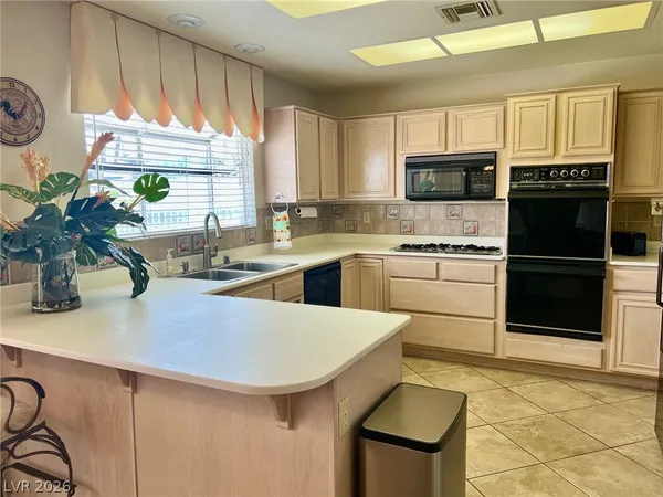 $2,595 | 2404 Floyd Court, Las Vegas, NV 89134