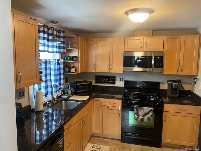 $419,914 | 34 Ambassador Lane, Newburgh, NY 12550