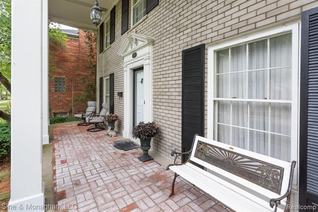 1747 Littlestone Road Grosse Pointe Woods, MI 48236 - Photo 2 of 22
