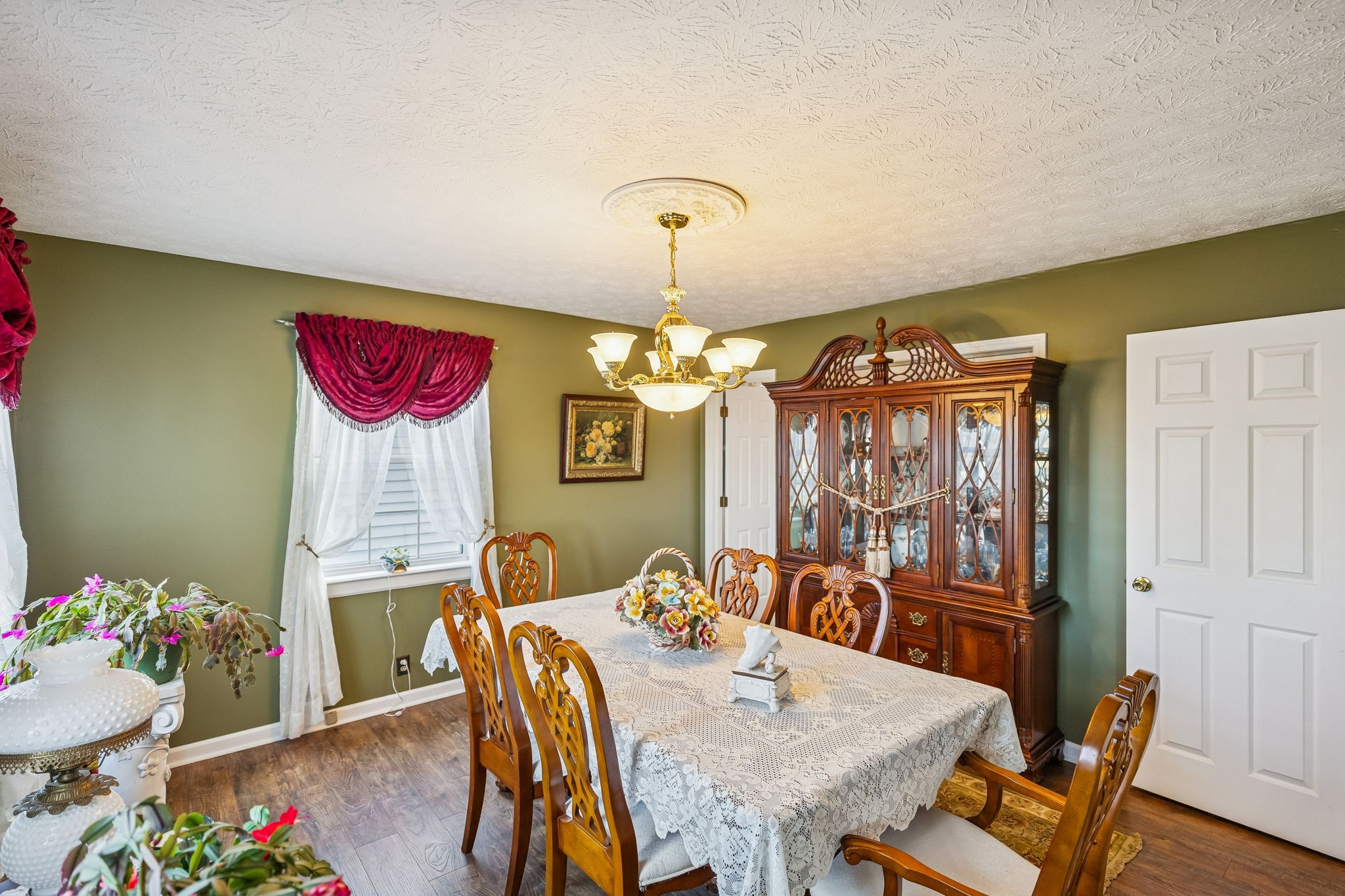 524 Willie Jarvis Road Sparta, TN 38583 - Photo 19 of 59 a view of a dining room with furniture and wooden floor