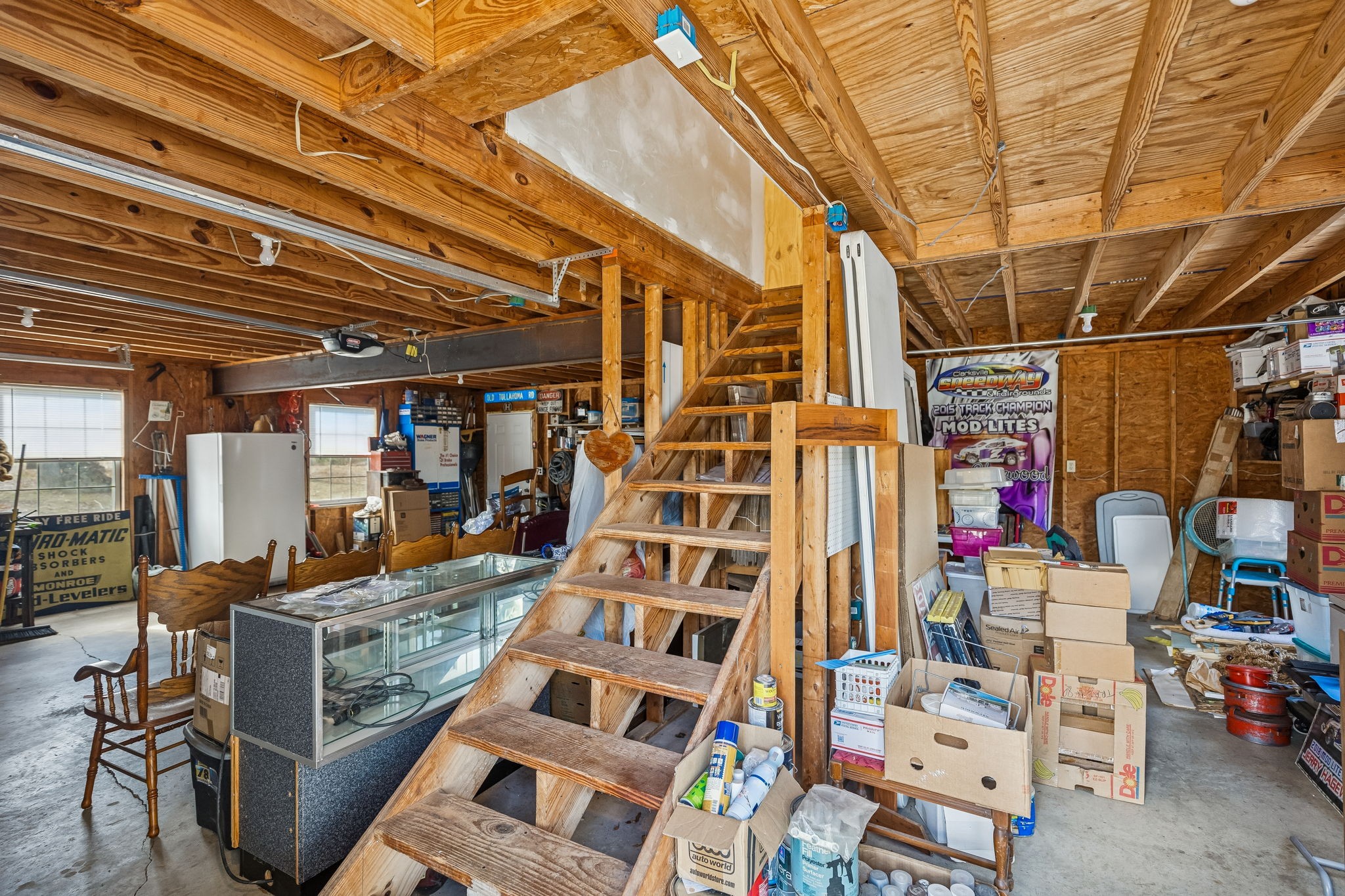 524 Willie Jarvis Road Sparta, TN 38583 - Photo 34 of 59 a view of entryway with a chandelier
