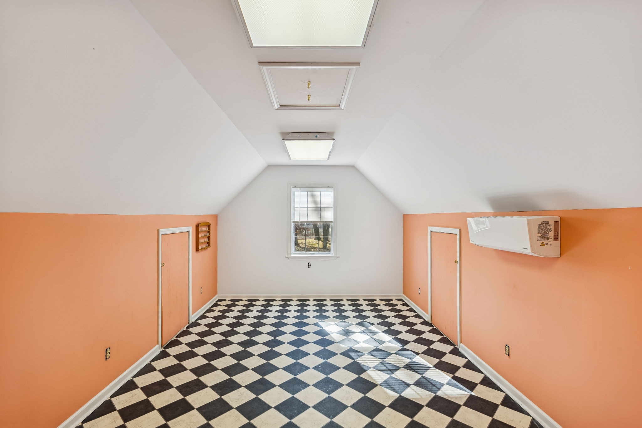 524 Willie Jarvis Road Sparta, TN 38583 - Photo 36 of 59 an empty room with windows