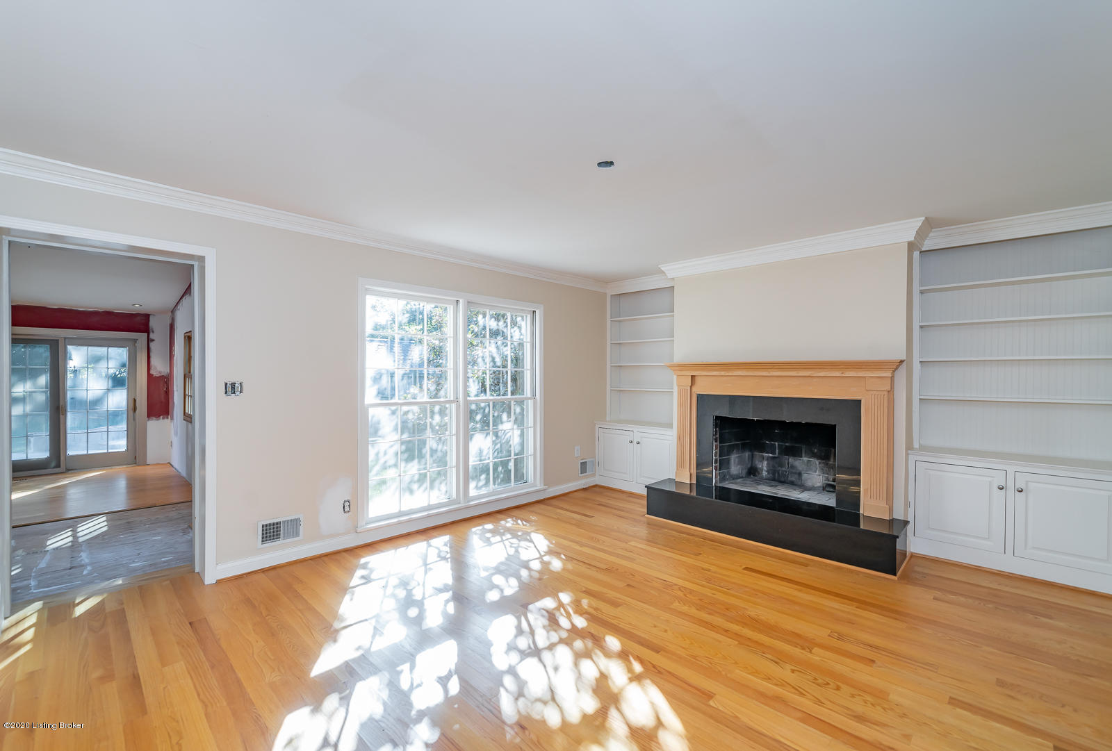 713 Braeview Road Louisville, KY 40206 - Photo 22 of 82 Living Room