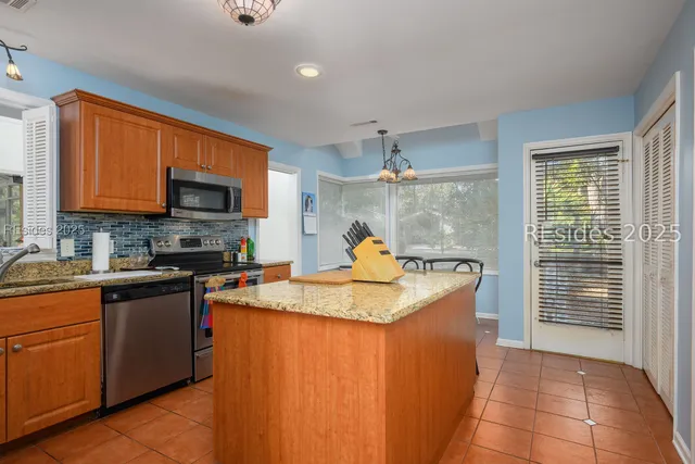 $995,000 | 27 Barony Lane, Hilton Head Island, SC 29928