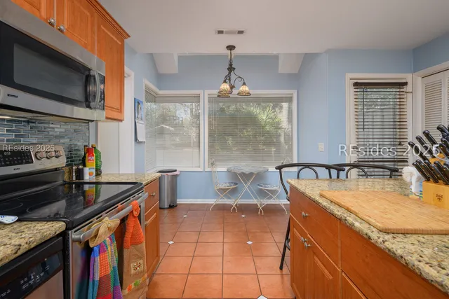 $995,000 | 27 Barony Lane, Hilton Head Island, SC 29928