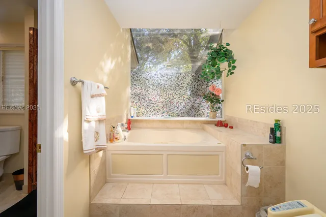 $995,000 | 27 Barony Lane, Hilton Head Island, SC 29928