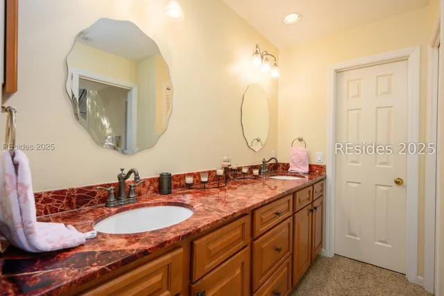 $995,000 | 27 Barony Lane, Hilton Head Island, SC 29928