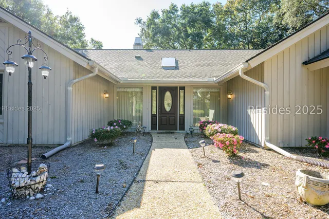 $995,000 | 27 Barony Lane, Hilton Head Island, SC 29928