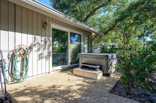 $995,000 | 27 Barony Lane, Hilton Head Island, SC 29928