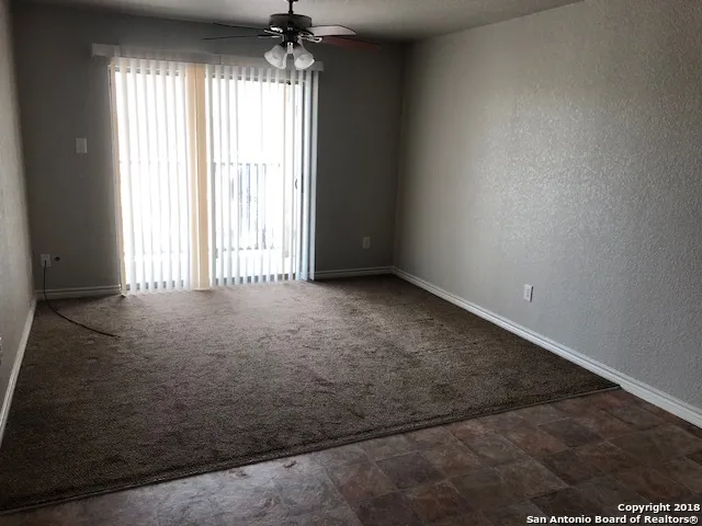 $1,050 | 112 Lone Oak, Unit B102, Floresville, TX 78114